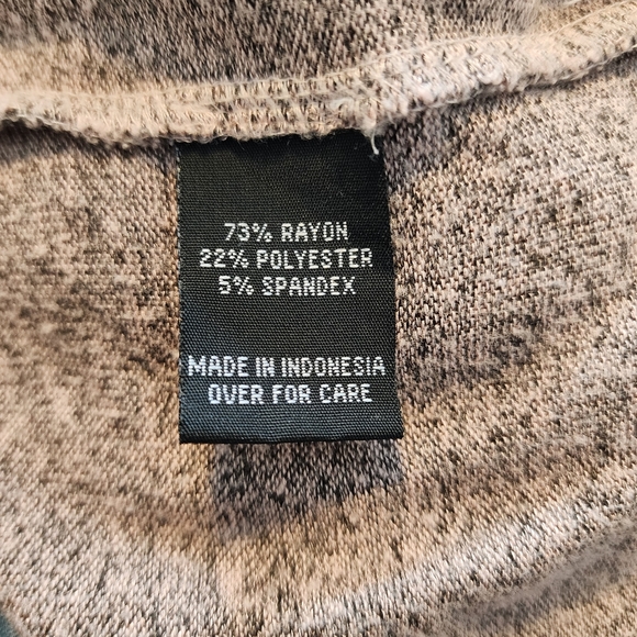 A. Byer Heather Blush color 3/4 length bell sleeve top Size Large - Picture 8 of 8